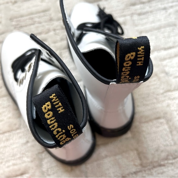 NIB Dr. Martens Soft Leather Zavala Lace-Up Boots White 37 - Picture 3 of 8